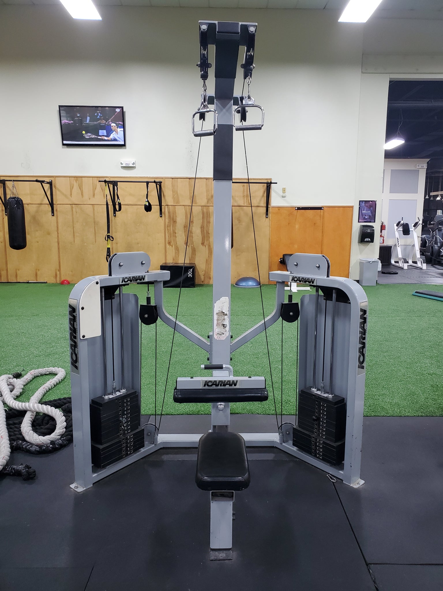 Precor lat pulldown discount machine